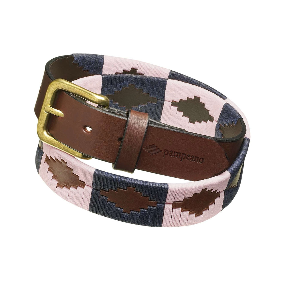 Pampeano belt with checkered pattern and brown buckle on a white background