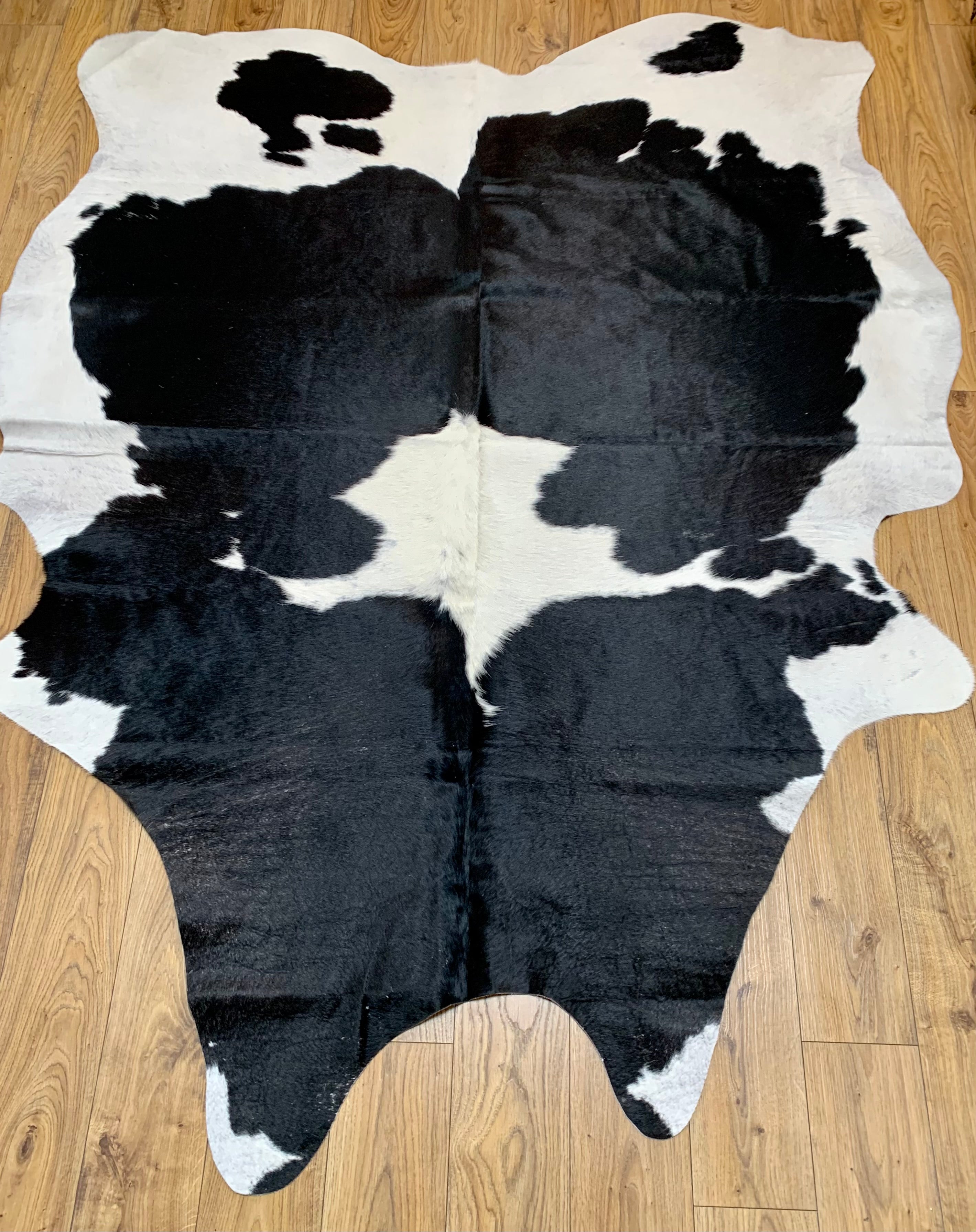 Hanlin Natural Black and White Cowhide Rug 