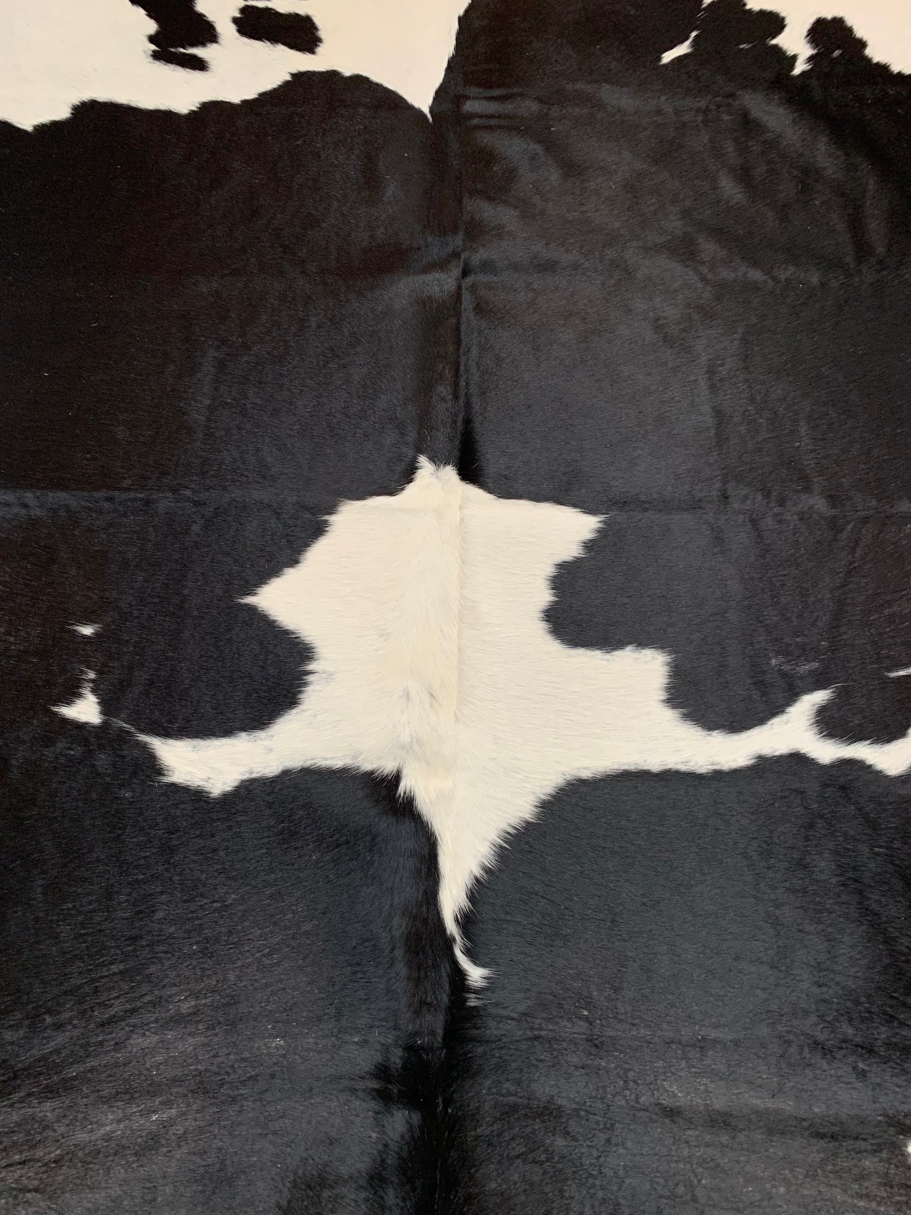 Hanlin Natural Black and White Cowhide Rug 