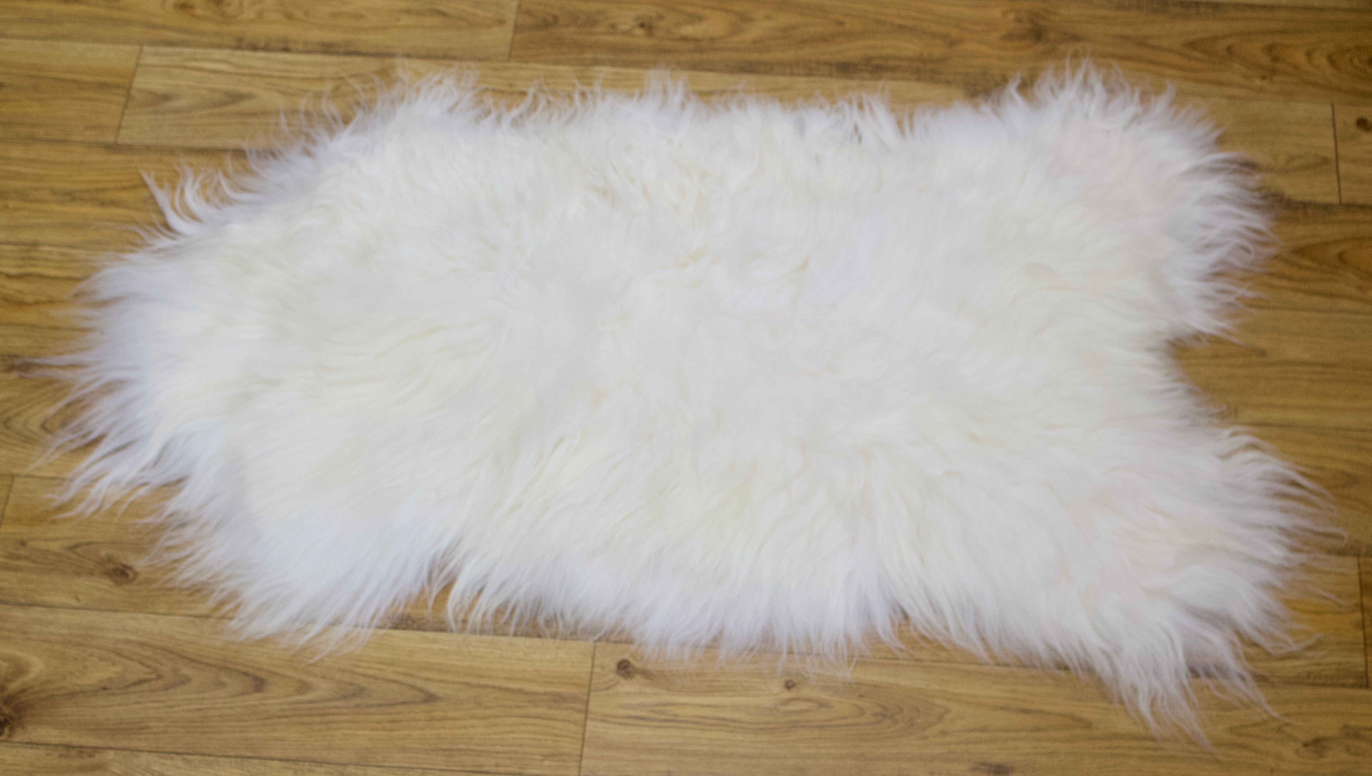 Hanlin white icelandic sheepskin rug