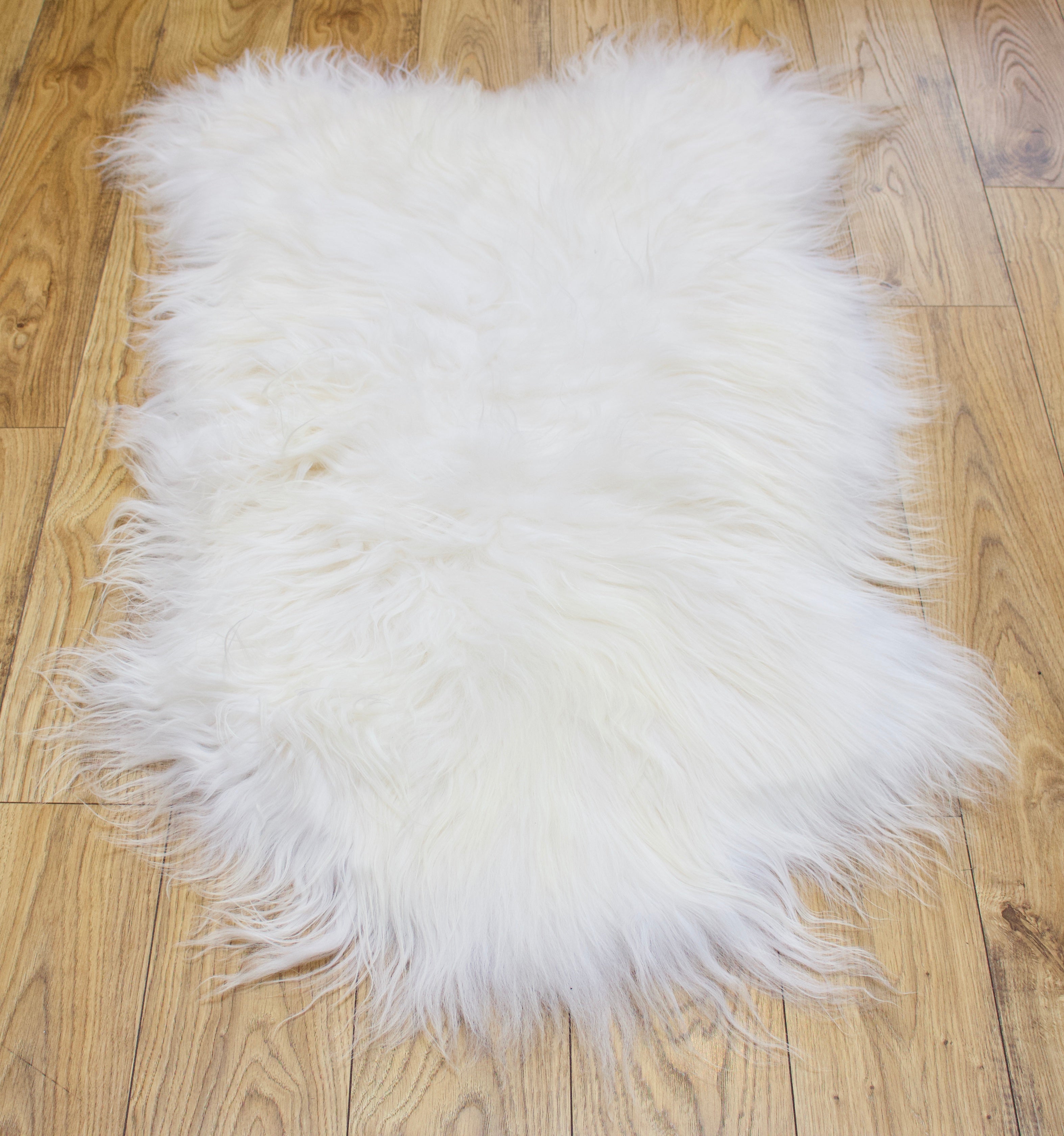 Hanlin white icelandic sheepskin rug